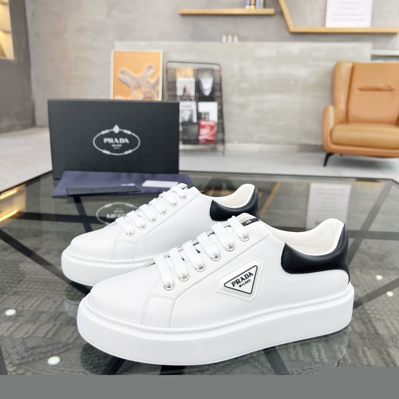 Pra*a casual shoes